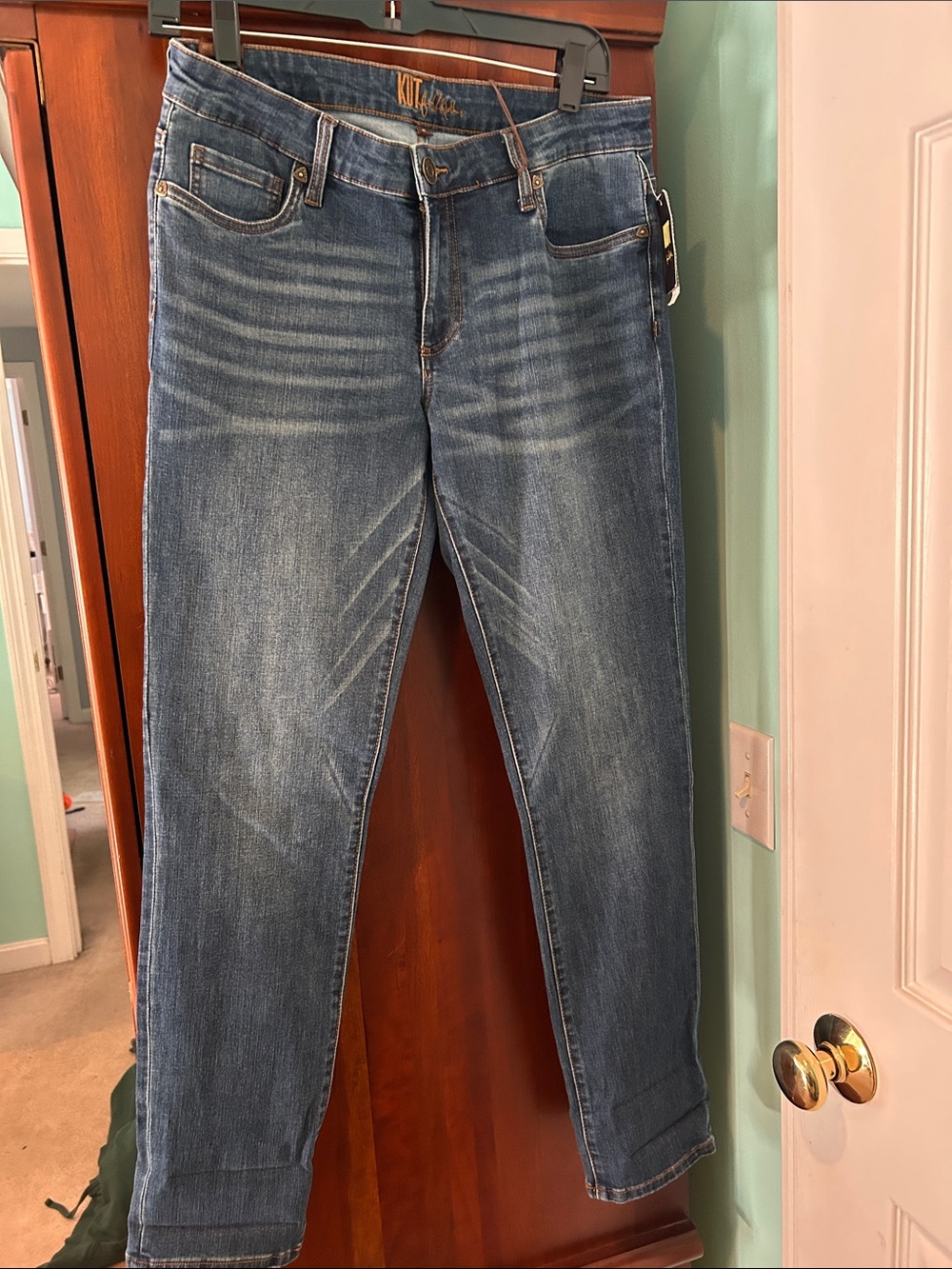 Kut from the Kloth Medium Blue Washed Straight Jeans